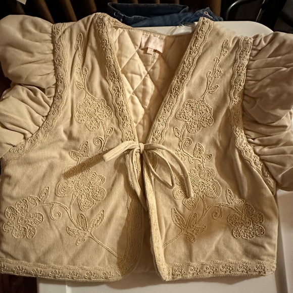 Cream Embroidered Puff Sleeve Vest - Picture 4 of 4
